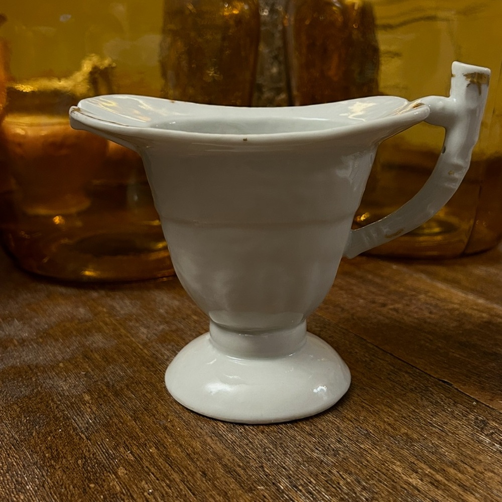 Antique Chinese 18th C. Export Porcelain Hand-Painted Helmet Creamer